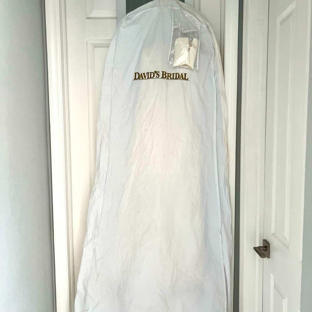 Wedding dress size 2. Needs to be dry cleaned.